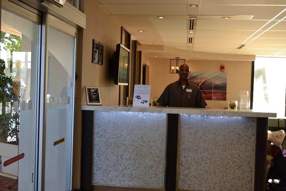 Holiday Inn Miami International Airport By Ihg Miami Springs Exterior photo