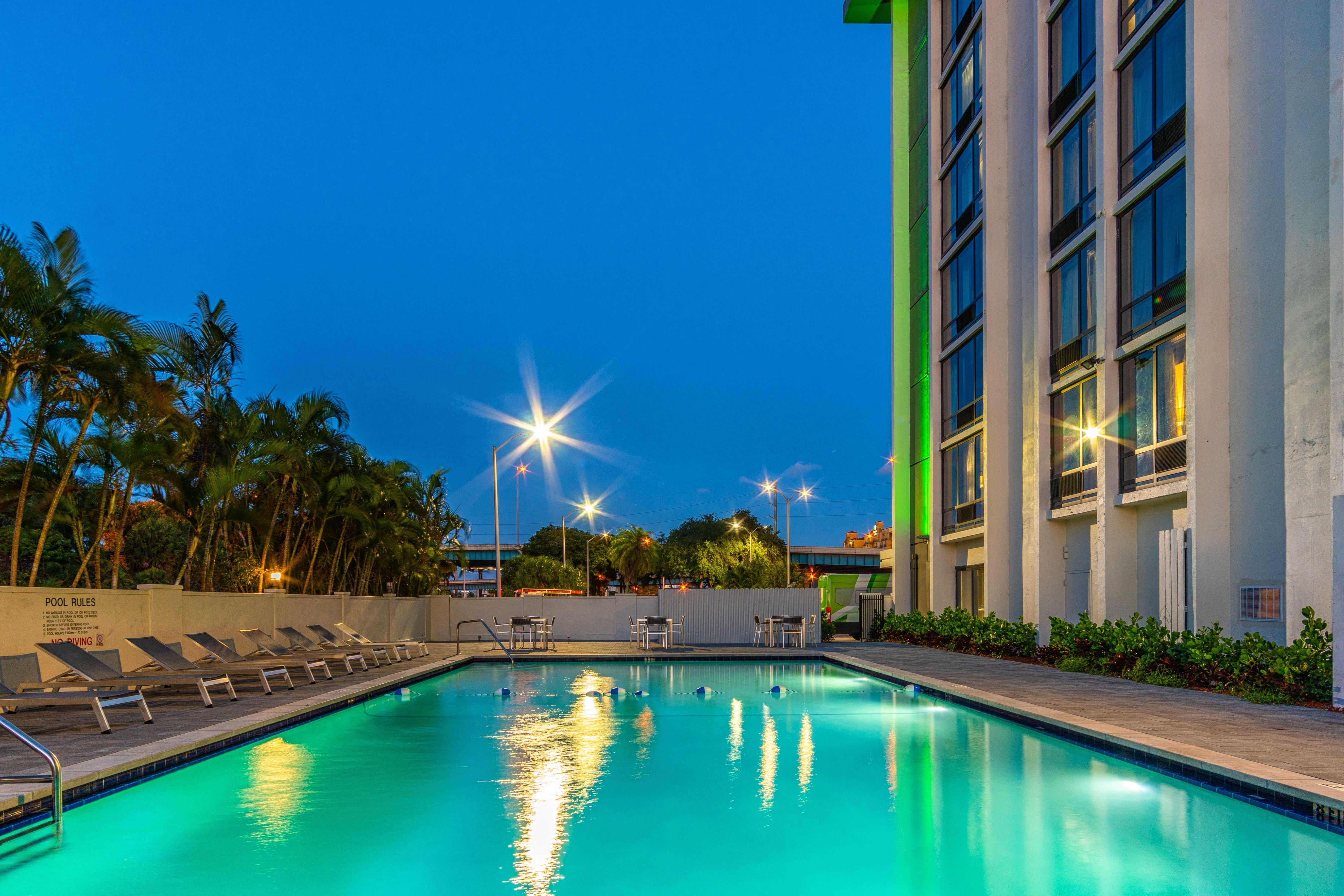 Holiday Inn Miami International Airport By Ihg Miami Springs Exterior photo