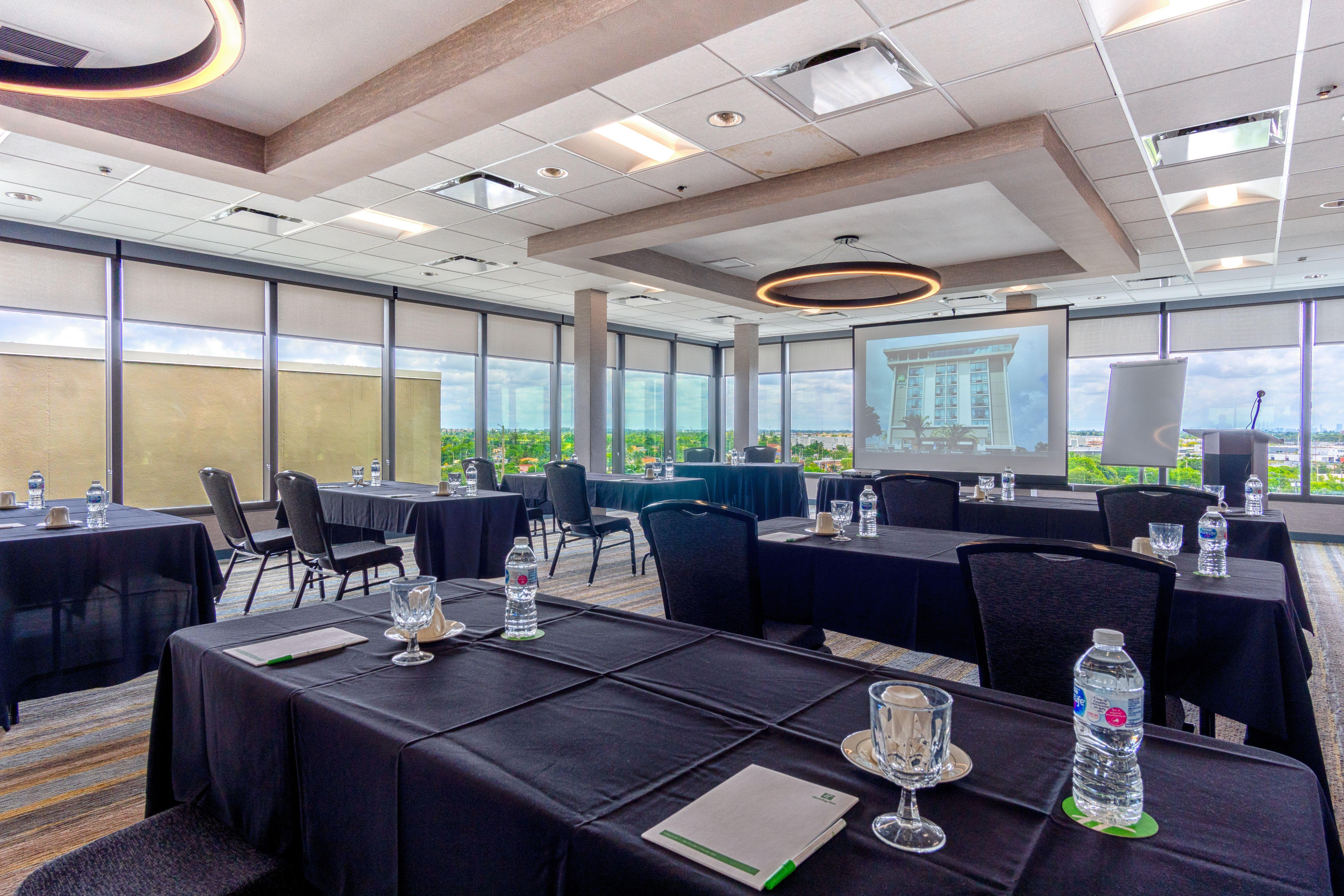 Holiday Inn Miami International Airport By Ihg Miami Springs Exterior photo
