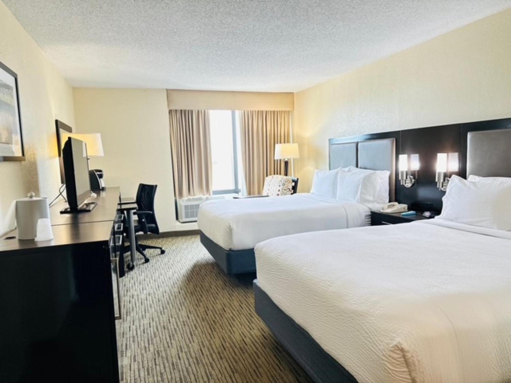 Holiday Inn Miami International Airport By Ihg Miami Springs Exterior photo