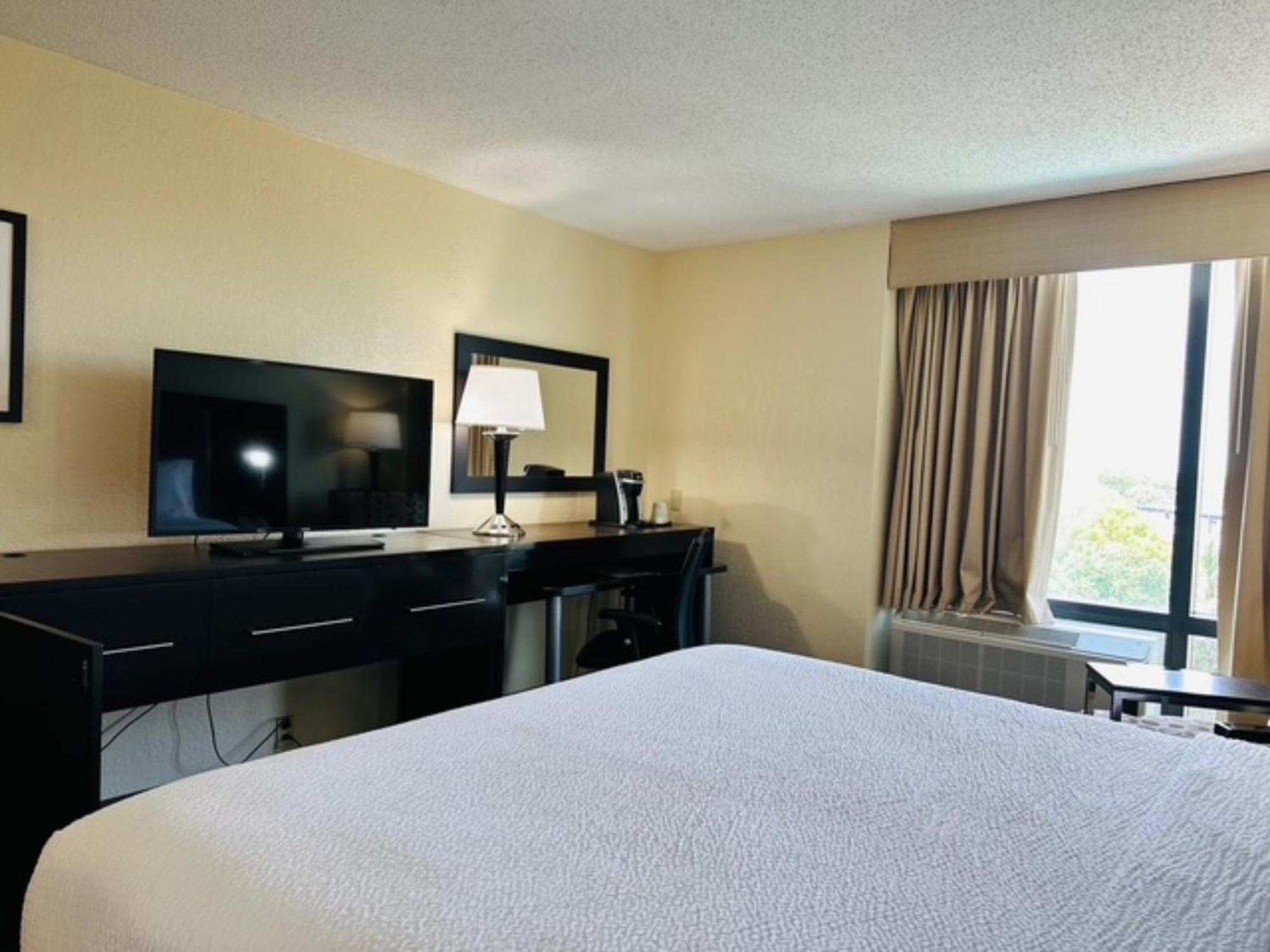 Holiday Inn Miami International Airport By Ihg Miami Springs Exterior photo