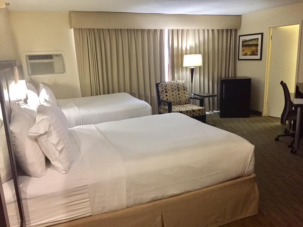Holiday Inn Miami International Airport By Ihg Miami Springs Room photo